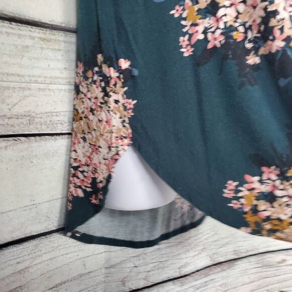 Maurices 24/7 Women’s Top S Teal Pink Floral Print Short Sleeve Tee - Picture 2 of 7